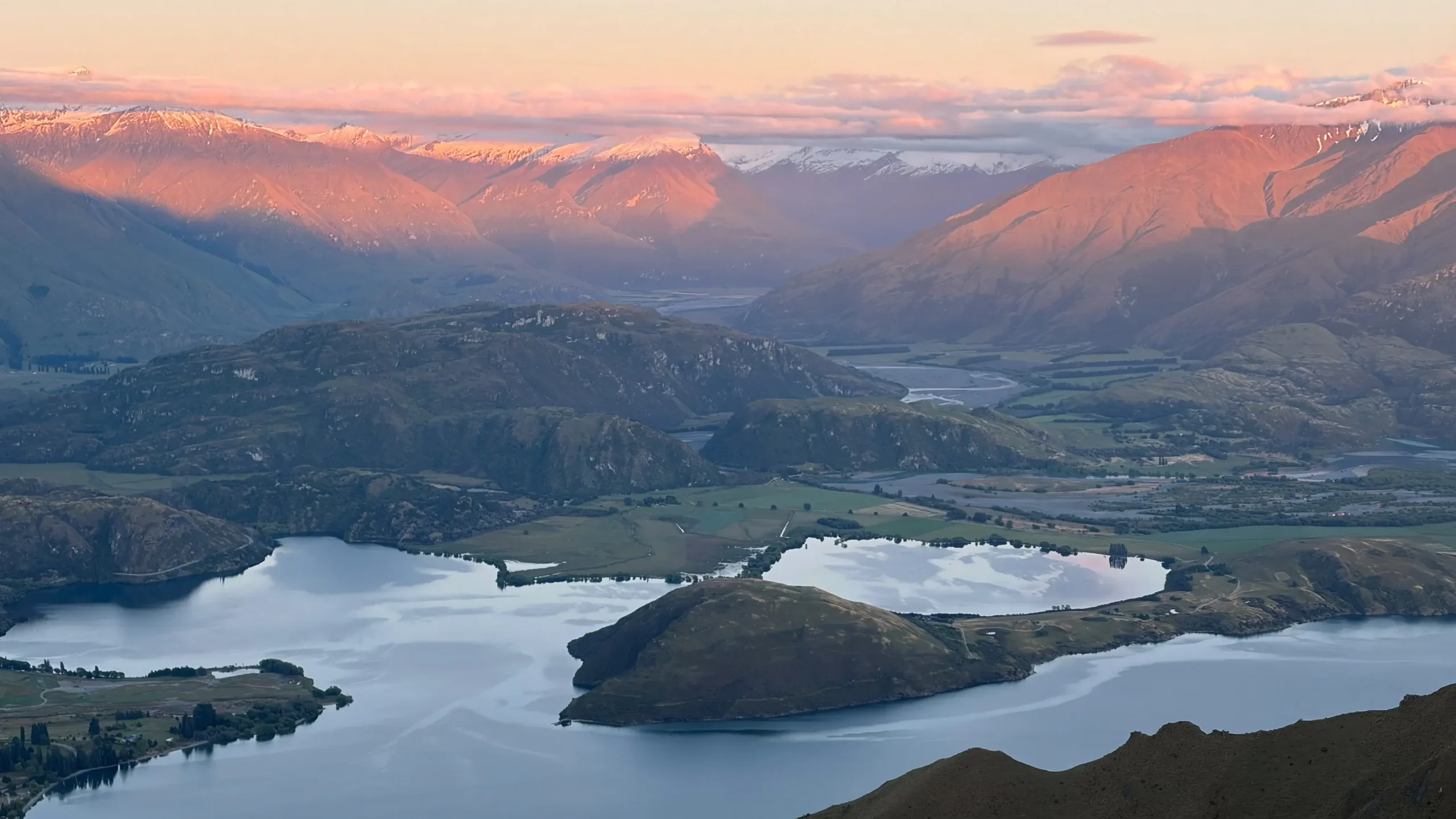 ニュージーランド・ロイズ・ピークから見えるワナカ湖と山々